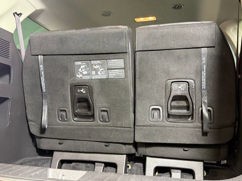 Used 2025 Kia Carnival image 35