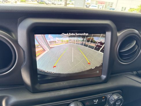Used 2022 Jeep Wrangler Unlimited Sport AWD/4WD image 25