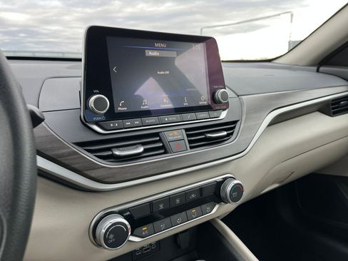 Used 2025 Nissan Altima 2.5 SV image 21