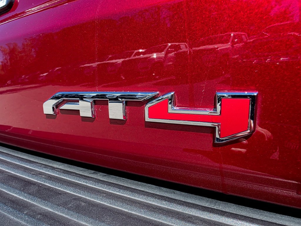 Used 2025 GMC Yukon AT4 AWD/4WD image 34