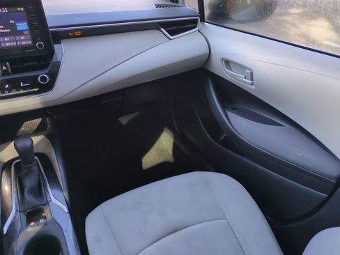 Used 2022 Toyota Corolla LE image 16