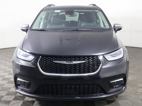 Used 2023 Chrysler Pacifica Limited FWD image 14