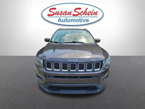 Used 2019 Jeep Compass Latitude w/ Popular Equipment Group AWD/4WD image 2
