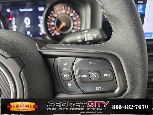 New 2025 Jeep Gladiator Mojave image 17