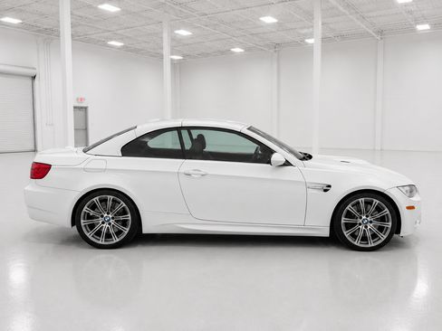 Used 2011 BMW M3 Convertible RWD image 12