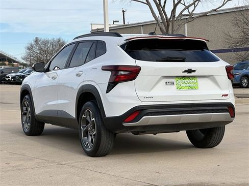 Used 2024 Chevrolet Trax LT w/ Driver Confidence Package image 4