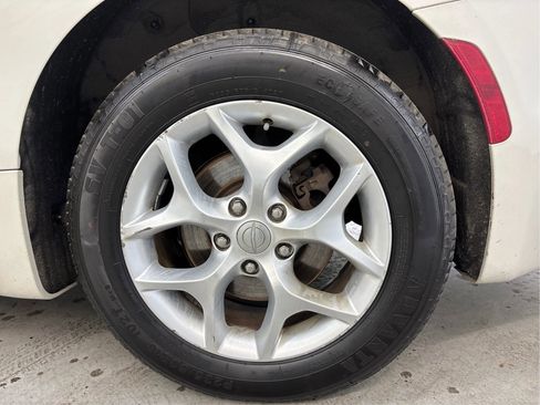 Used 2017 Chrysler Pacifica Touring-L w/ Tire & Wheel Group FWD image 29