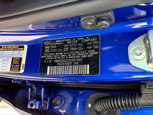 Certified 2025 Hyundai Venue SEL image 33