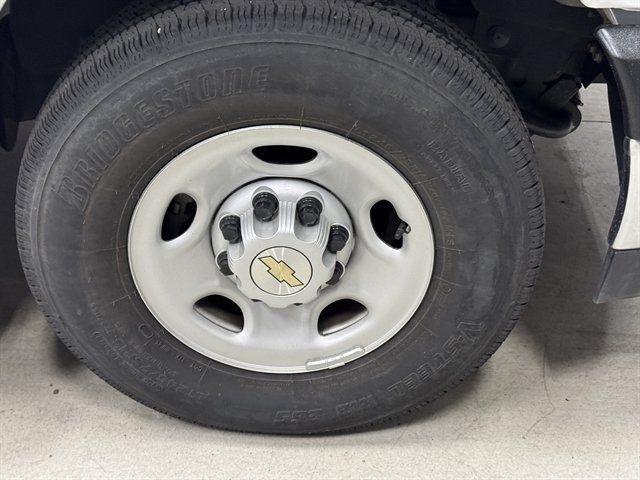 Used 2025 Chevrolet Express 2500 w/ Driver Convenience Package RWD image 10