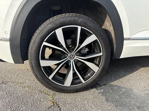 Used 2025 Volkswagen Atlas Cross Sport SEL Premium R-Line AWD/4WD image 5