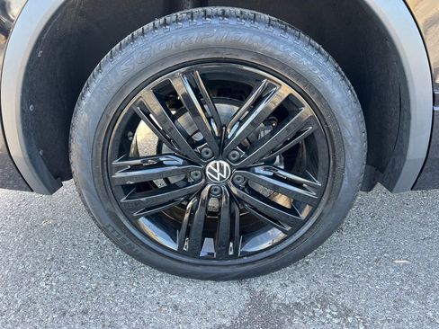 Used 2022 Volkswagen Tiguan SE R-Line image 7