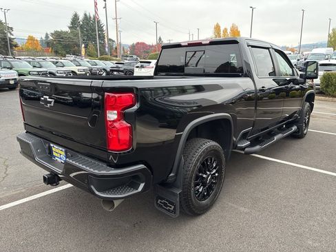 Used 2022 Chevrolet Silverado 2500 LTZ w/ LTZ Plus Package AWD/4WD image 7