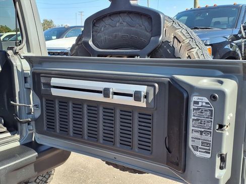 Used 2019 Jeep Wrangler Unlimited Rubicon w/ Dual Top Group image 21