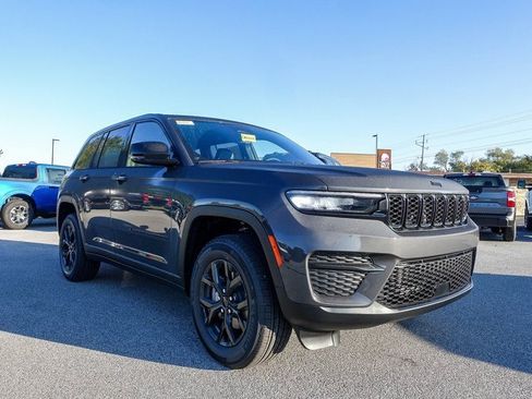 New 2025 Jeep Grand Cherokee Altitude image 5