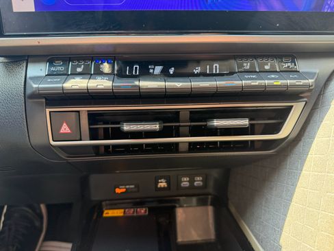 Used 2025 Toyota Camry XLE w/ Premium Plus Package FWD image 19