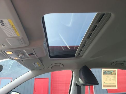 Used 2016 Volkswagen Passat 1.8T SEL Premium image 21