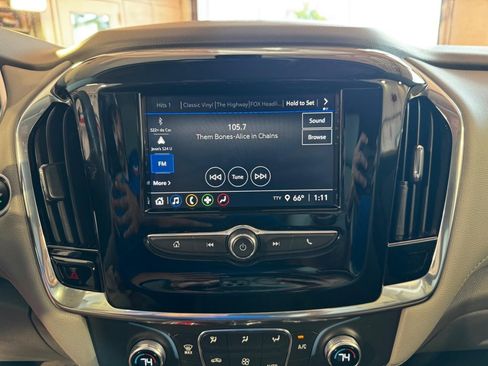 Used 2021 Chevrolet Traverse LT image 20