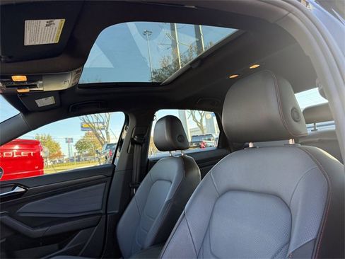 Used 2025 Volkswagen Jetta GLI Autobahn image 21