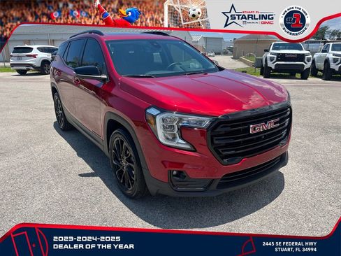Used 2024 GMC Terrain SLT w/ Tech Package FWD image 3