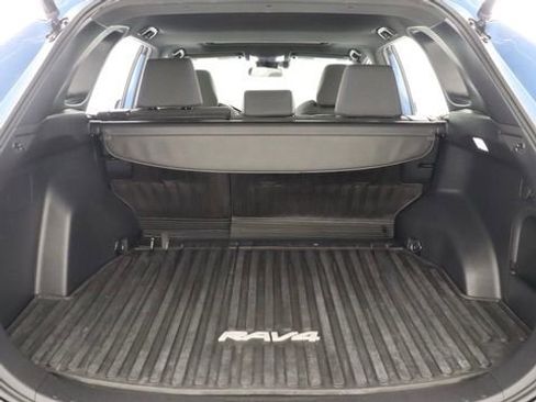 Used 2022 Toyota RAV4 SE w/ Convenience Package image 31