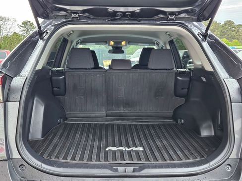 Used 2021 Toyota RAV4 LE image 29