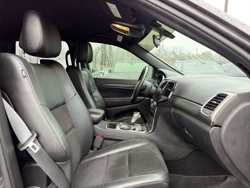 Used 2021 Jeep Grand Cherokee Laredo X image 17