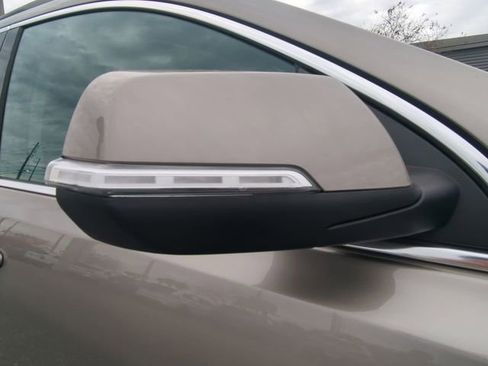 Used 2022 GMC Acadia SLT w/ Preferred Package image 13