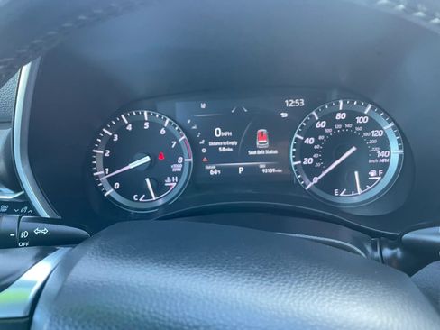 Used 2020 Toyota Highlander XLE AWD/4WD image 12