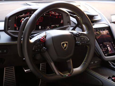 Used 2025 Lamborghini Revuelto AWD/4WD image 25