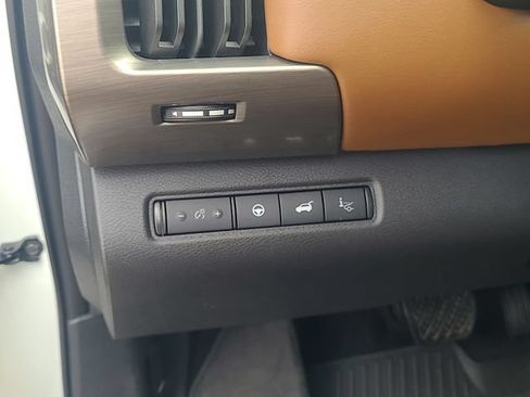 Used 2023 Nissan Pathfinder Platinum AWD/4WD image 14