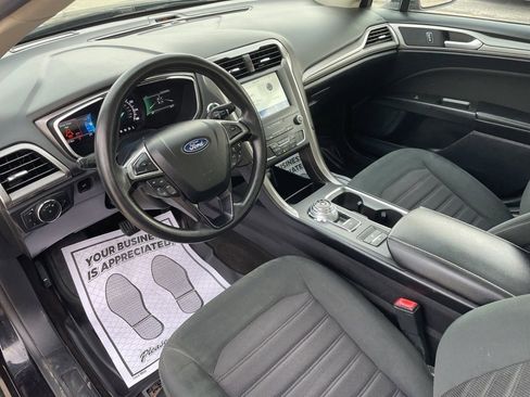 Used 2020 Ford Fusion SE image 5