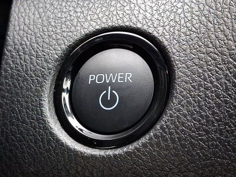 Used 2025 Toyota Camry SE w/ Convenience Package image 23