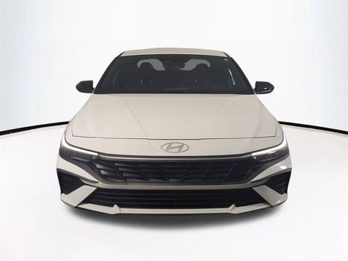 Used 2025 Hyundai Elantra Sport FWD image 3