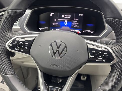 Used 2024 Volkswagen Tiguan SE R-Line image 60