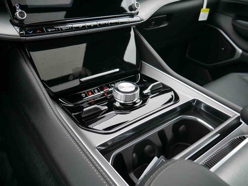 New 2025 Jeep Wagoneer L Series II w/ Convenience Group I image 30