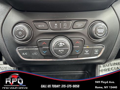 Used 2020 Jeep Cherokee Limited image 25