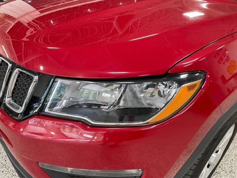 Used 2017 Jeep Compass Latitude FWD image 5