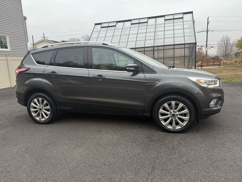 Used 2017 Ford Escape Titanium image 10