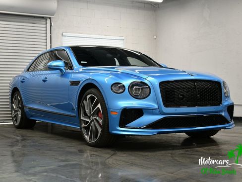 Used 2025 Bentley Flying Spur Plug-In Hybrid image 12