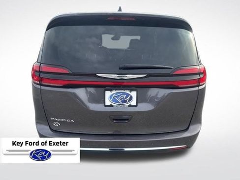 Used 2023 Chrysler Pacifica Touring-L FWD image 5