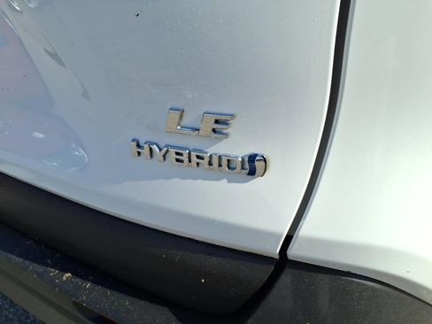 Used 2021 Toyota RAV4 LE AWD/4WD image 6