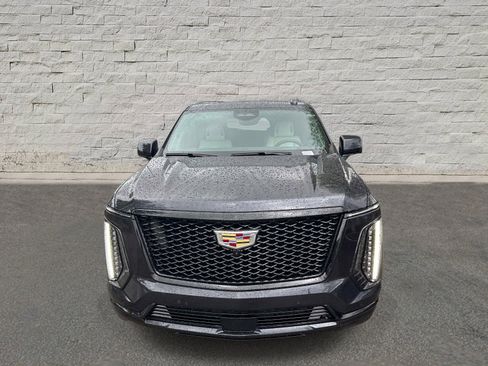Used 2025 Cadillac Escalade Sport Platinum AWD/4WD image 2