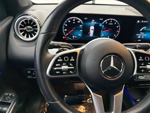 Used 2022 Mercedes-Benz GLB 250 w/ Premium Package Lite image 23