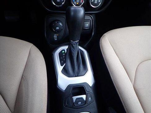 Used 2015 Jeep Renegade Sport w/ Power & Air Group image 18