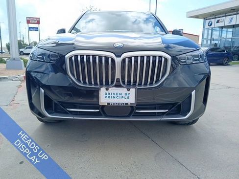 Used 2025 BMW X5 xDrive50e image 2