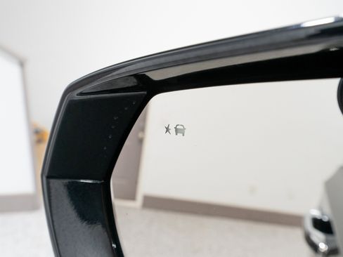 Used 2023 GMC Yukon SLT image 13