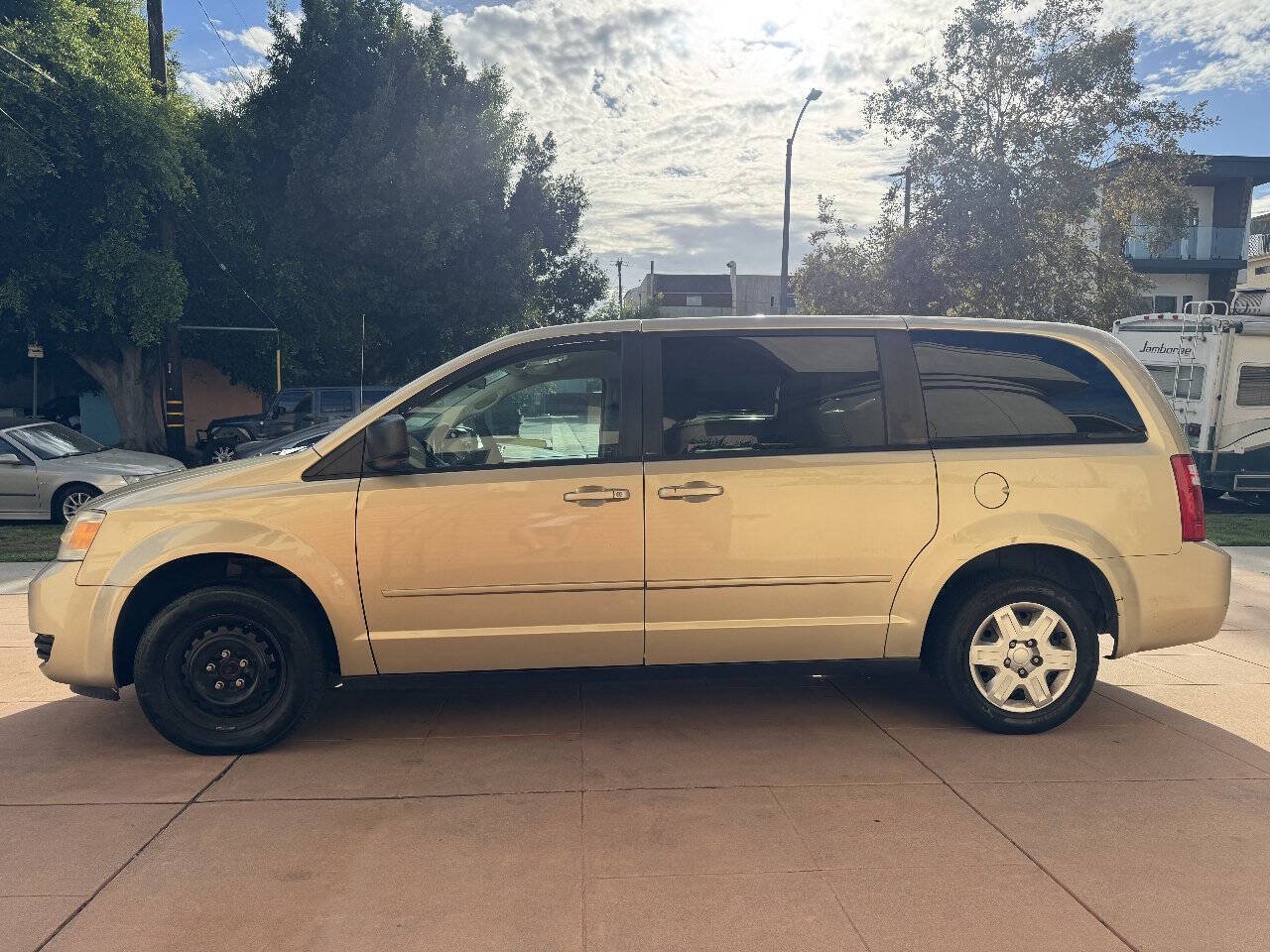 Used 2010 Dodge Grand Caravan SE w/ Climate Group FWD image 4