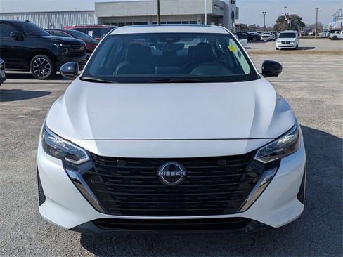 Used 2025 Nissan Sentra SR w/ SR Premium Package image 8