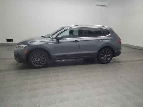 Used 2022 Volkswagen Tiguan SE FWD image 2