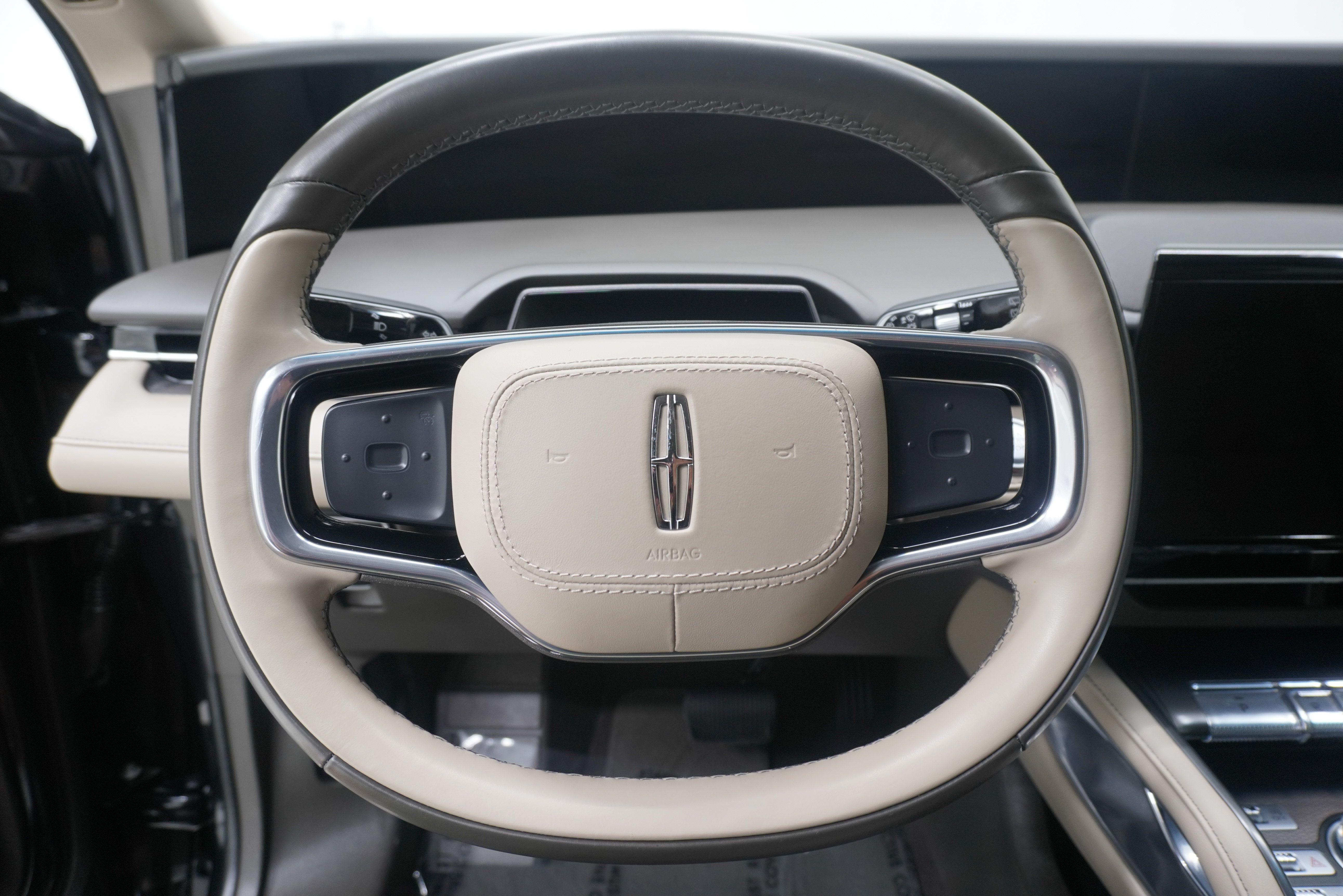 Used 2024 Lincoln Nautilus Premier AWD/4WD image 17